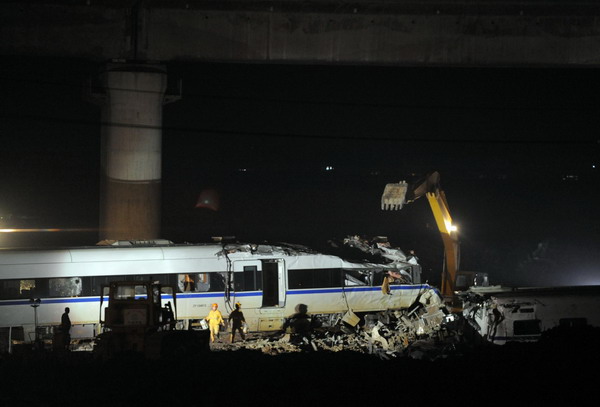 Train wreckage dismantled for probe