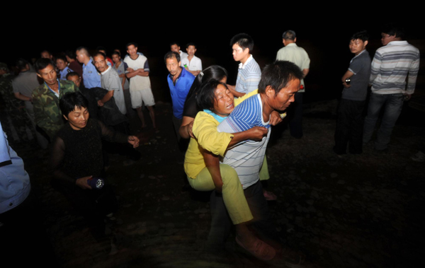 11 dead in C China ferry sinking