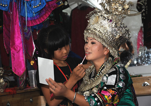 Dedicated dancer helps preserve Miao culture