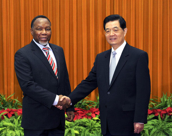 Hu emphasizes stronger co-op with S Africa