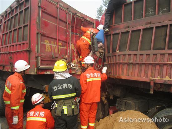 10 dead in 24-car pileup in East China