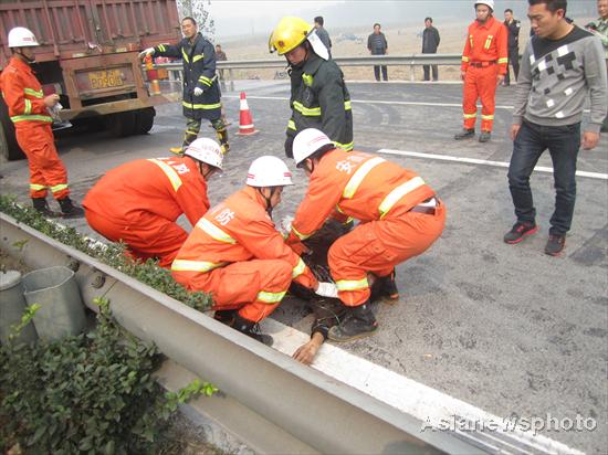 10 dead in 24-car pileup in East China