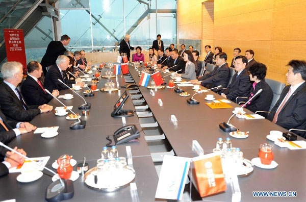 Leader calls for further Sino-Dutch cooperation