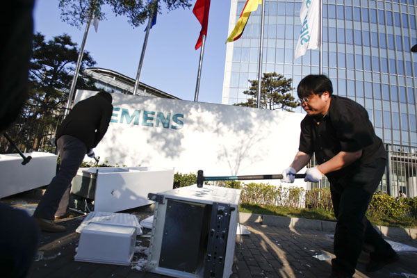 Blogger smashes 'faulty' Siemens fridge for recall