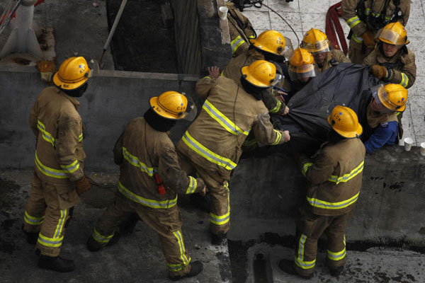Death toll rises to 9 in HK downtown fire