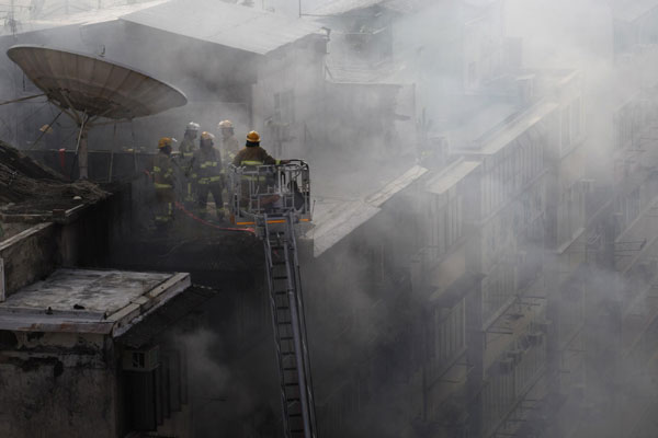 Death toll rises to 9 in HK downtown fire