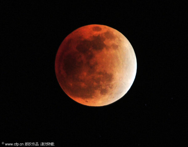 Chinese stargazers unite under 'Red Moon'|Soc