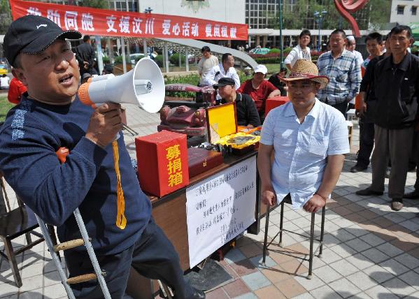 Legless man sculpts a life of dignity