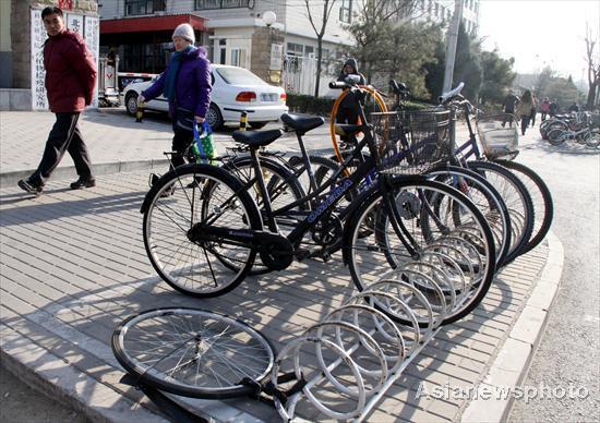 Beijingers urged to lock up bikes