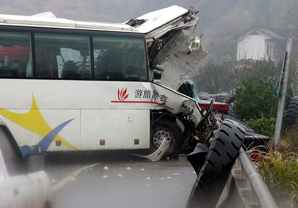 13 killed in C China highway accident