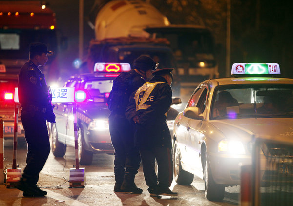 Police dispatched to hunt robbery suspect