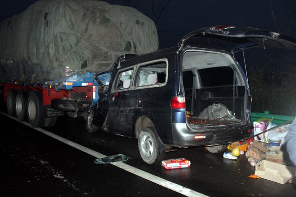 7 dead, 1 injured in pile-up in E China