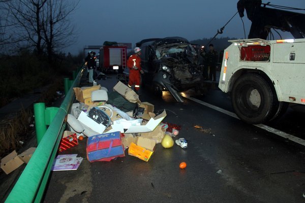 7 dead, 1 injured in pile-up in E China