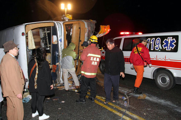 Speeding blamed for Taiwan bus crash injuring 31