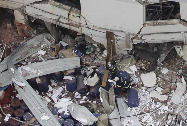 2 killed in factory blast