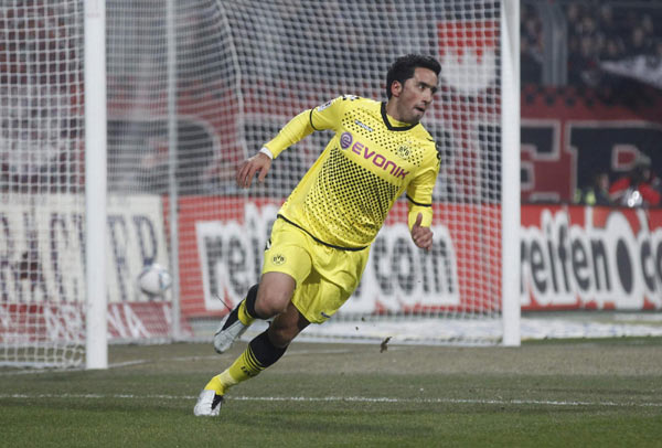 Dortmund's striker Barrios join Evergrande