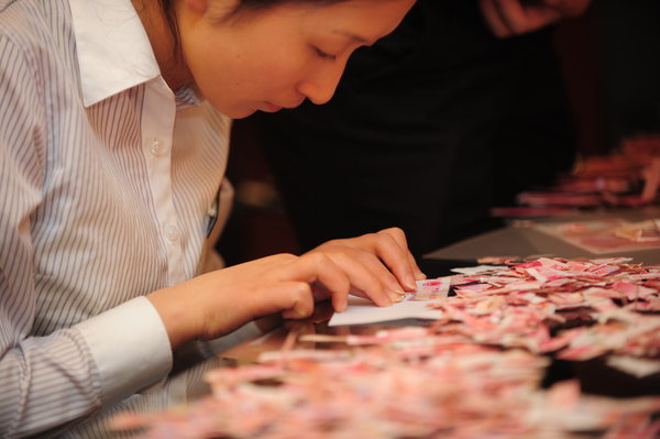 50,000 yuan bank notes torn by psychotic woman