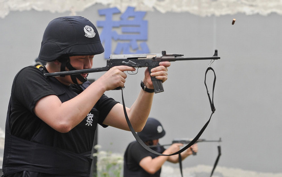Chongqing policemen join training exercise