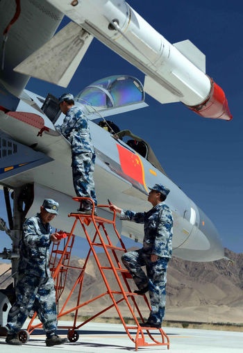 PLA manages to improve aircraft maintenance in Tibet