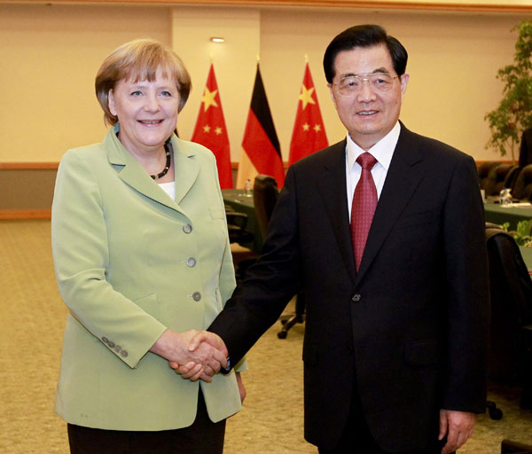 Hu meets Merkel on ties, Eurozone debt crisis