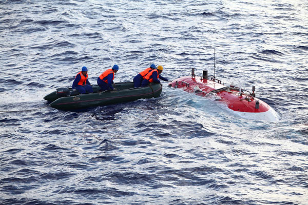 China plans 7000-meter submersible dive
