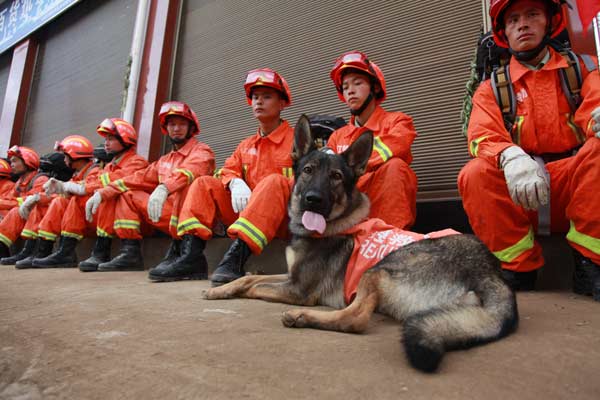 SW China quake kills 4, injures over 100