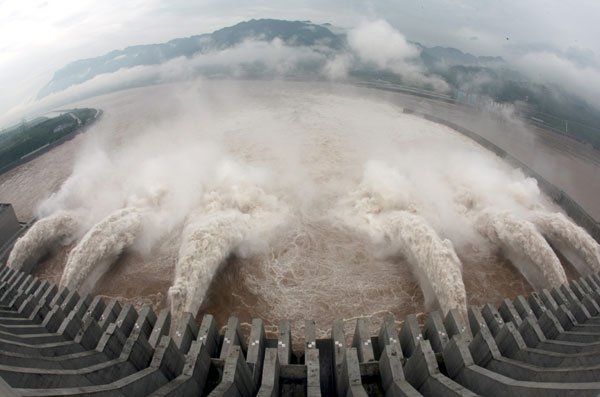 Residents of flood control region praise Three Gorges