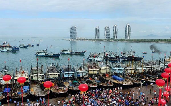 Fishing fleet returns to Sanya Port