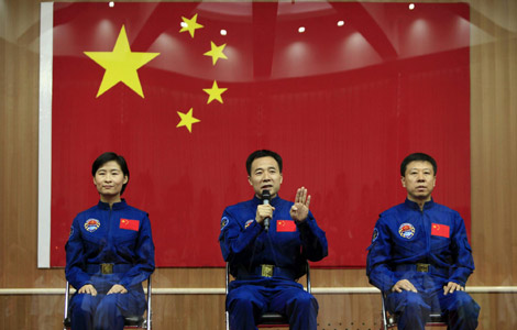 Astronauts of Shenzhou IX to visit HK
