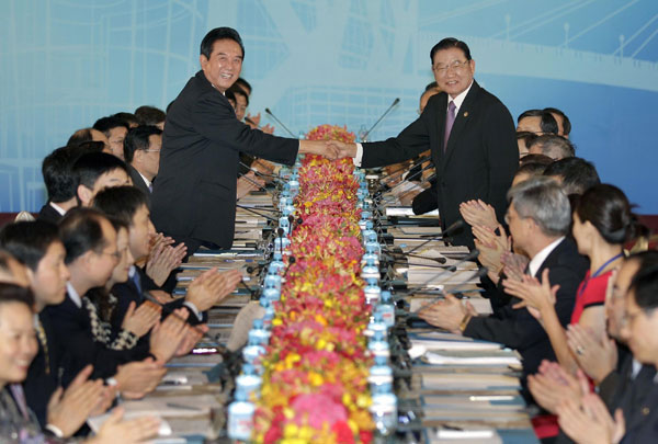 Cross-Straits negotiators start 8th round talks