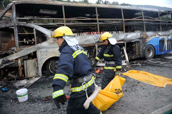 47 killed in two traffic accidents