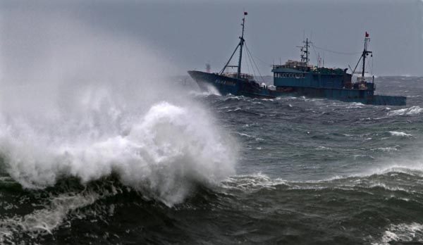 5 dead, 10 missing after typhoon sinks boats