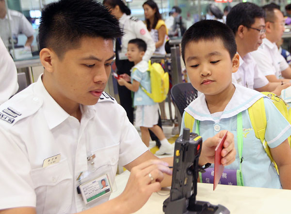 HK border cross eased for pupils in Shenzhen
