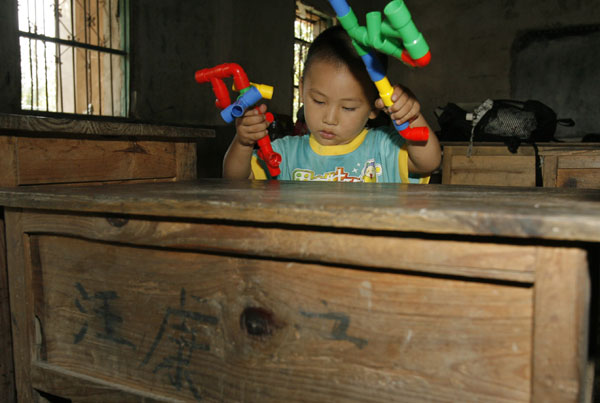 Poor schools tell students to BYO desk