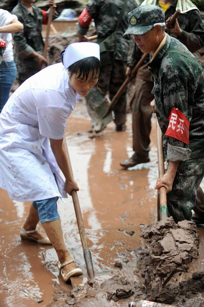 Flood slows quake rescue in SW China