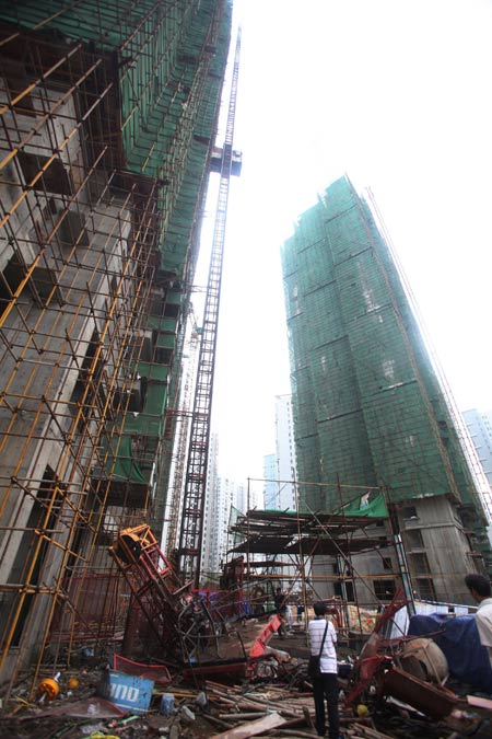 Workers killed as elevator plummets 34 floors to ground