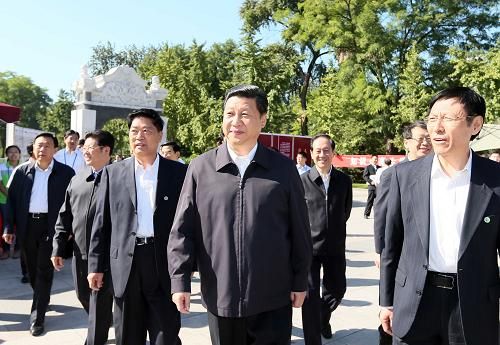 Xi attends activities for science popularization day