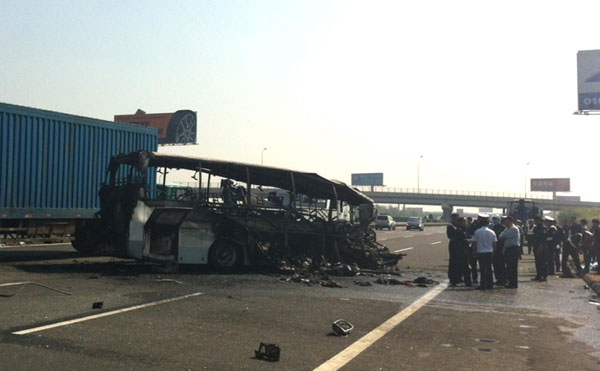 5 German died in bus fire near Beijing