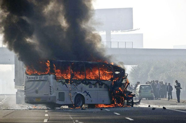 6 dead, 14 injured in bus fire near Beijing