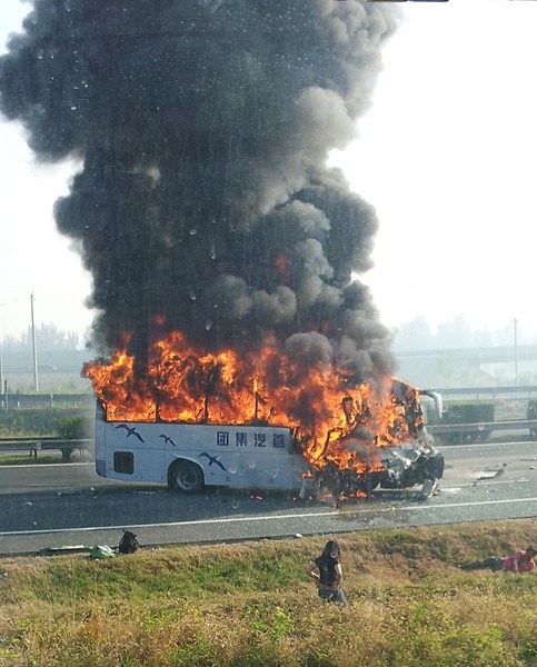 6 dead, 14 injured in bus fire near Beijing