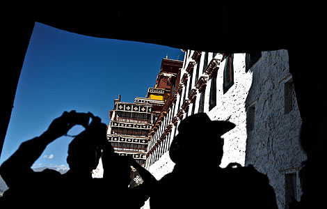 China funds Tibetan Buddhism dictionary