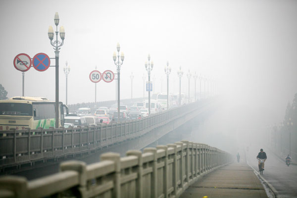 Fog, haze disrupt roads, flights in country