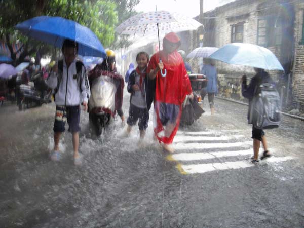 Typhoon Son-Tinh leaves 1 dead, 5 missing