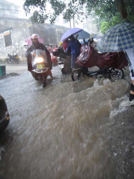 Typhoon Son-Tinh leaves 1 dead, 5 missing