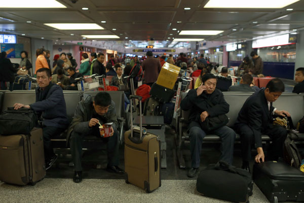 Storm strands tourists at Great Wall, killing 3