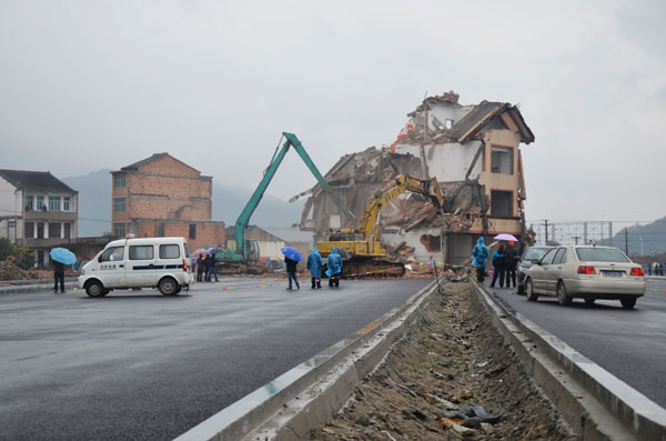 Last house standing goes down in E China