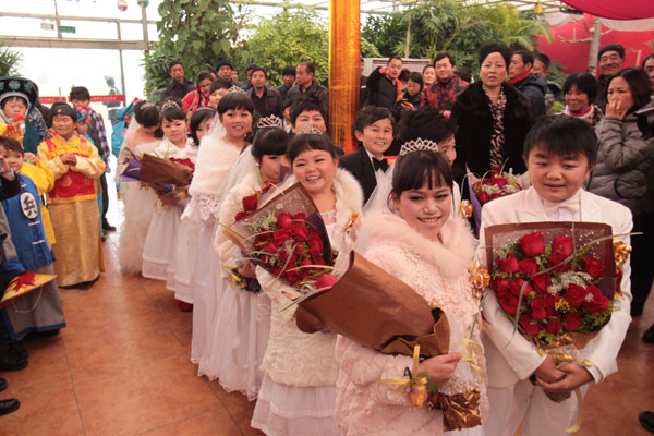 Group wedding brings big joy to little people