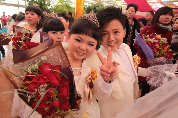 Group wedding brings big joy to little people