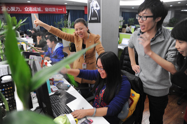Women leading online shopping boom