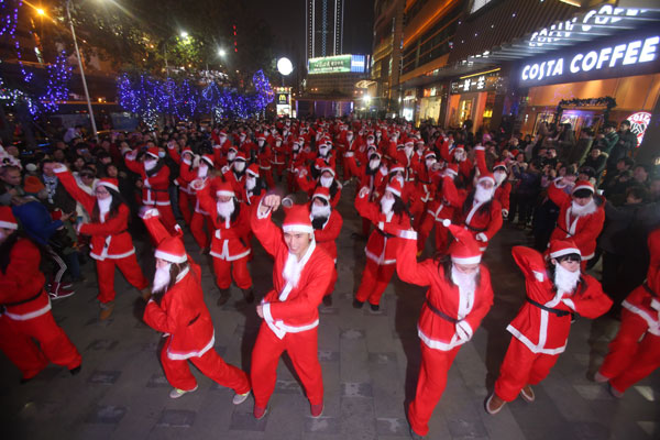 Young Chinese embrace Christmas for differing reasons